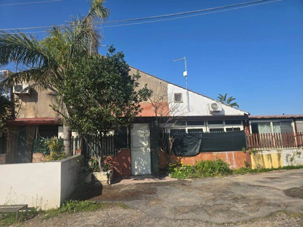 casa indipendente in vendita a Carlentini