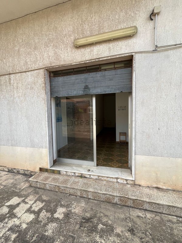 locale commerciale in vendita a Carlentini