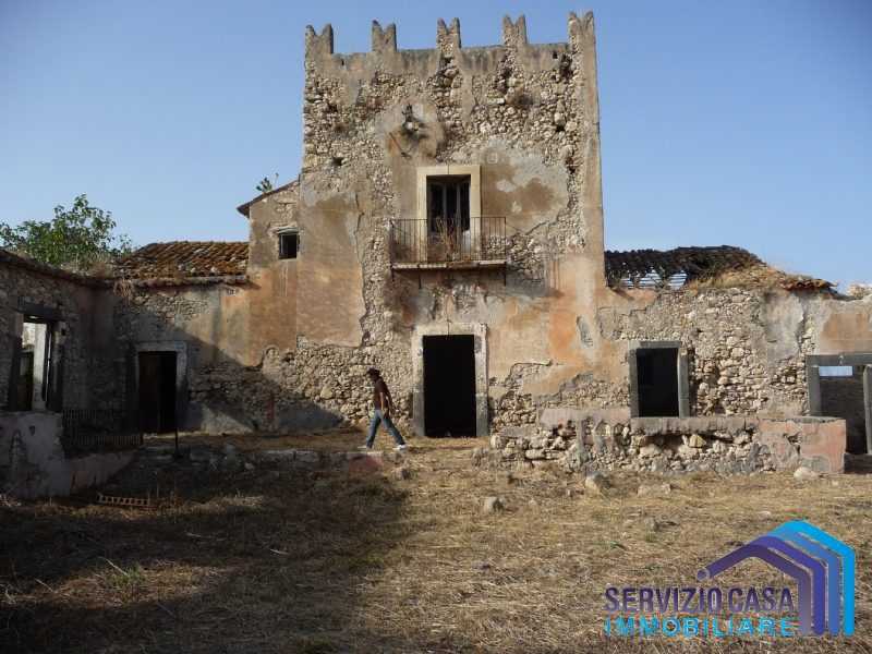casa indipendente in vendita a Carlentini in zona Pedagaggi