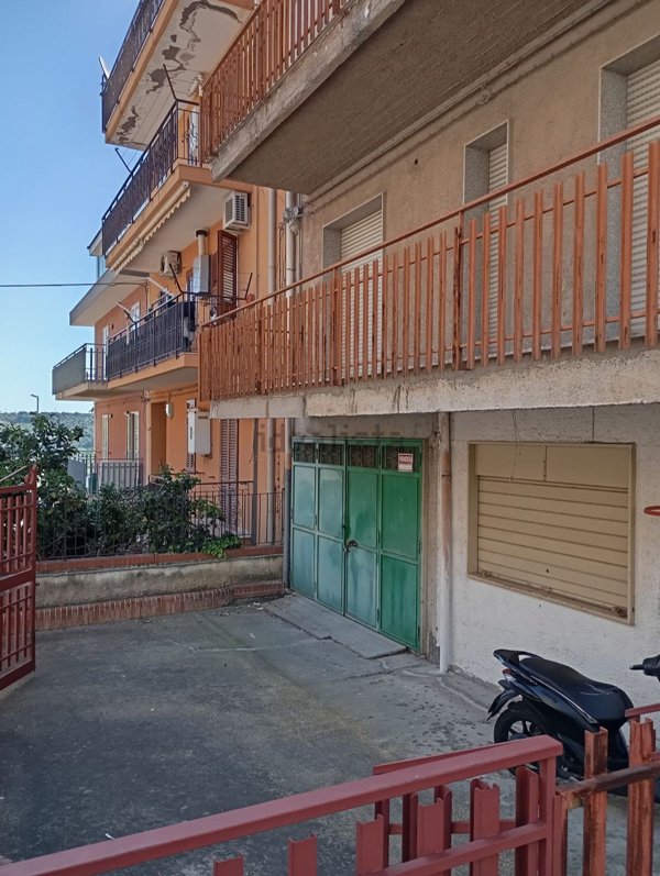 locale commerciale in vendita a Carlentini