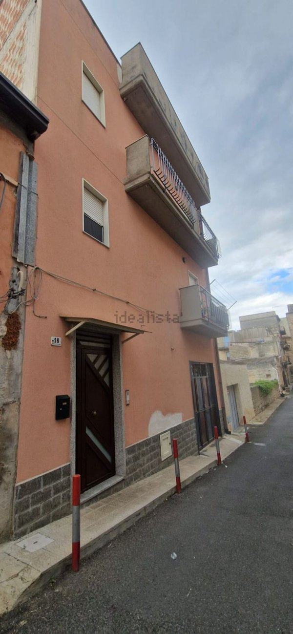 casa indipendente in vendita a Carlentini