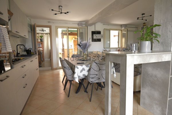 casa indipendente in vendita a Carlentini