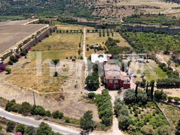 casa indipendente in vendita a Carlentini