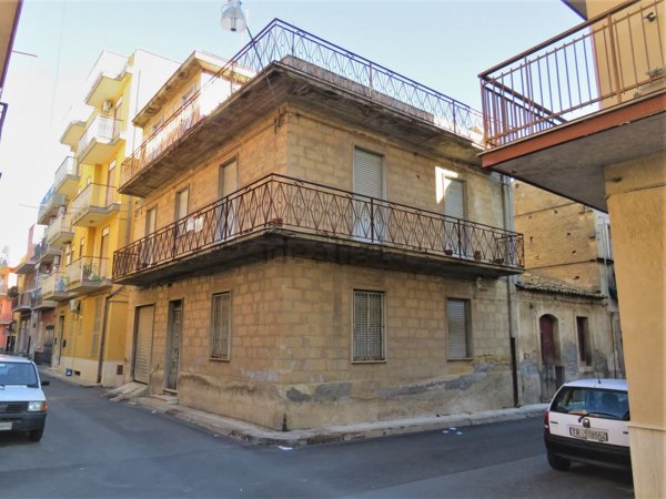 casa indipendente in vendita a Carlentini