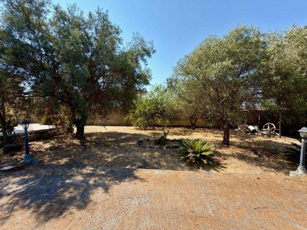 casa indipendente in vendita a Carlentini