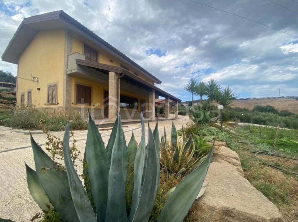 casa indipendente in vendita a Carlentini