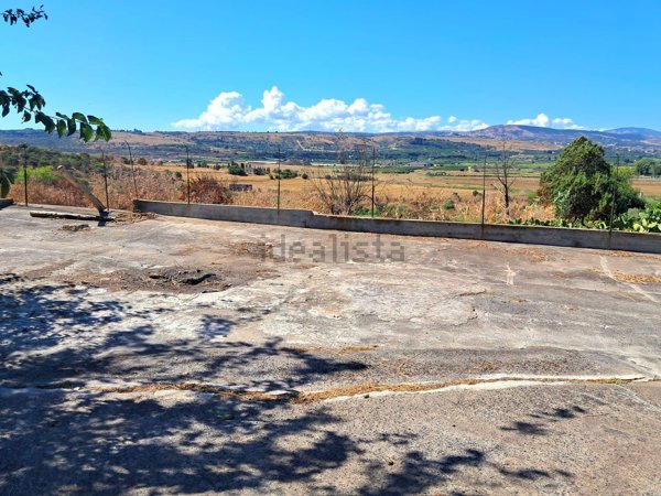 casa indipendente in vendita a Carlentini in zona Pedagaggi