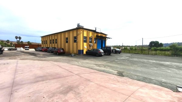 capannone in vendita a Carlentini in zona Pedagaggi