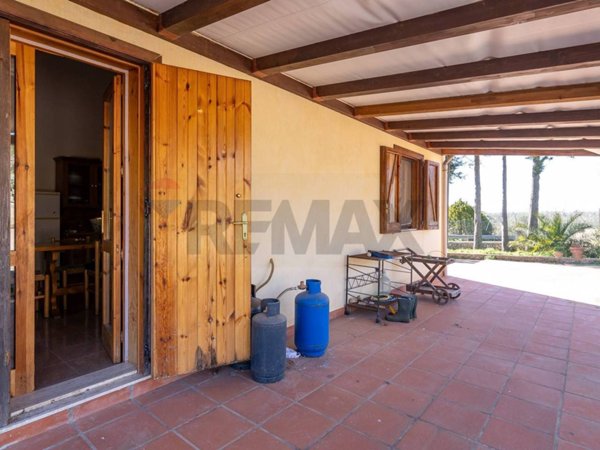 casa indipendente in vendita a Cassaro