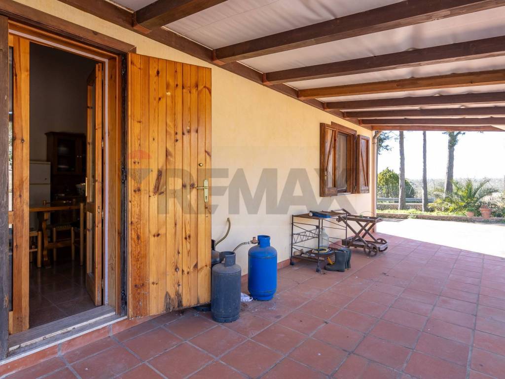 casa indipendente in vendita a Cassaro