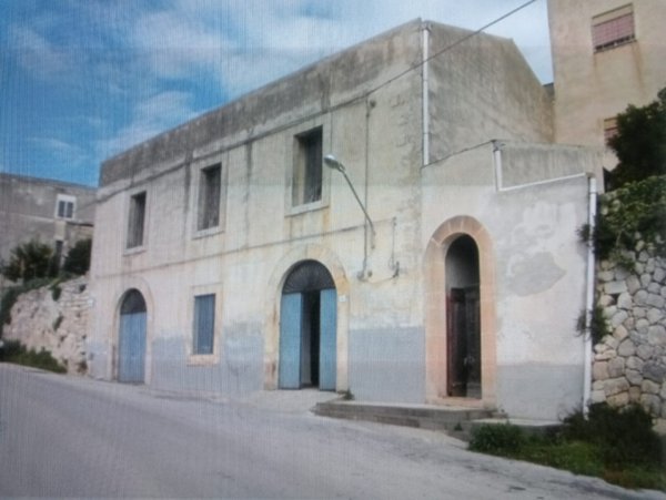 casa indipendente in vendita a Ferla