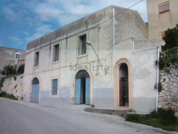 casale in vendita a Ferla