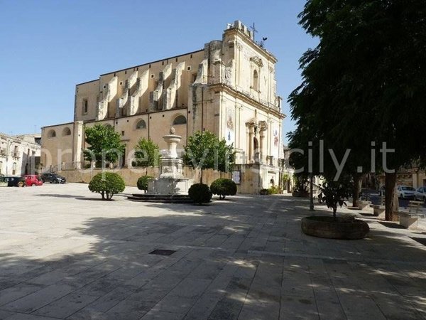casa indipendente in vendita a Ferla