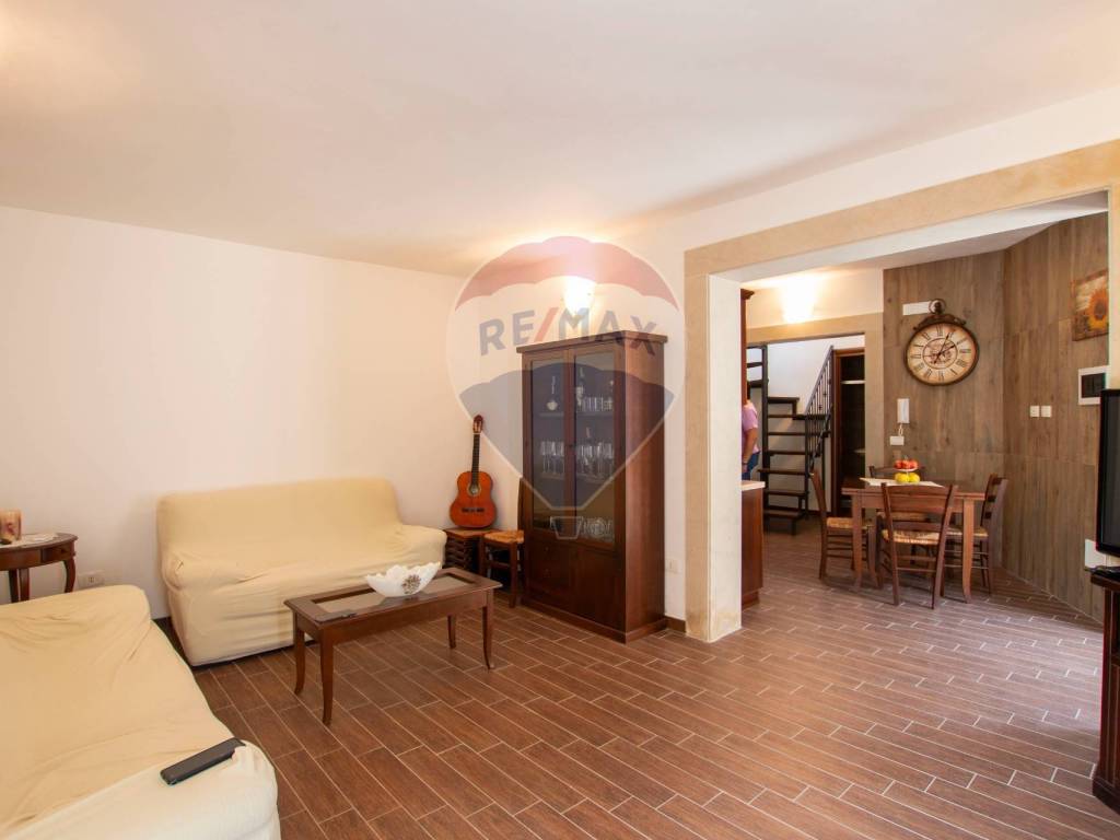 casa indipendente in vendita a Ferla