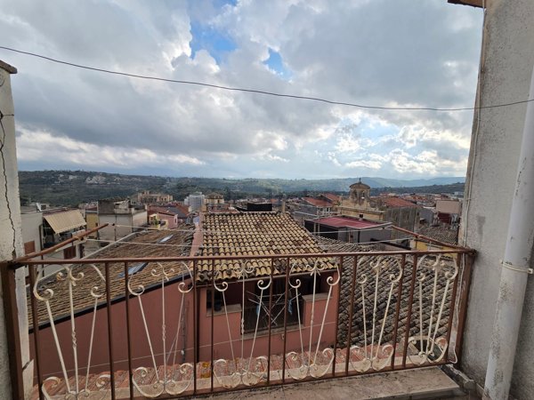 casa indipendente in vendita a Ferla