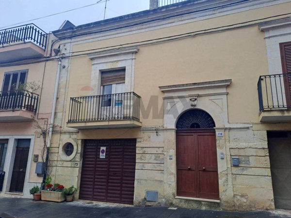 casa indipendente in vendita a Ferla