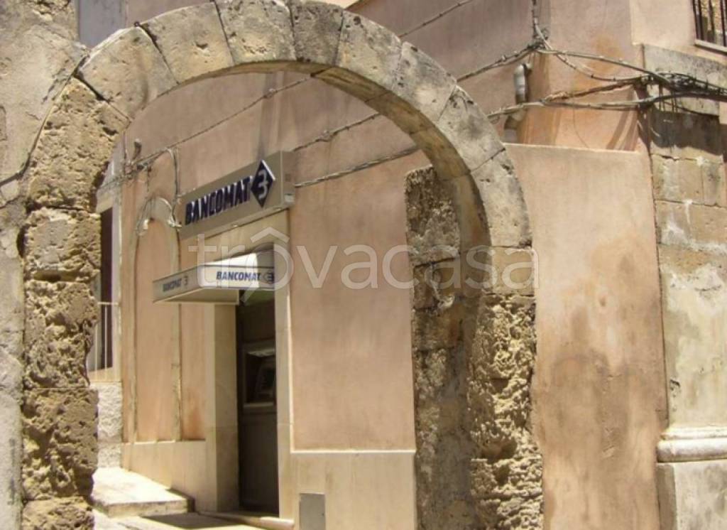 negozio in vendita a Ferla