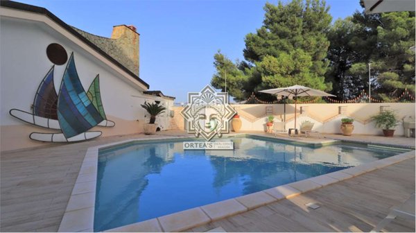 casa indipendente in vendita a Floridia