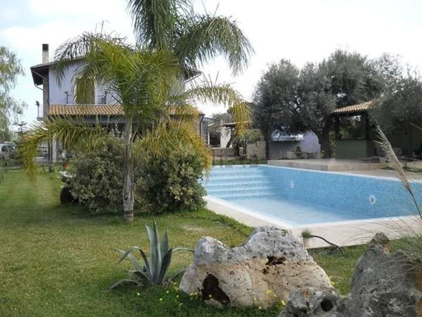 casa indipendente in vendita a Floridia