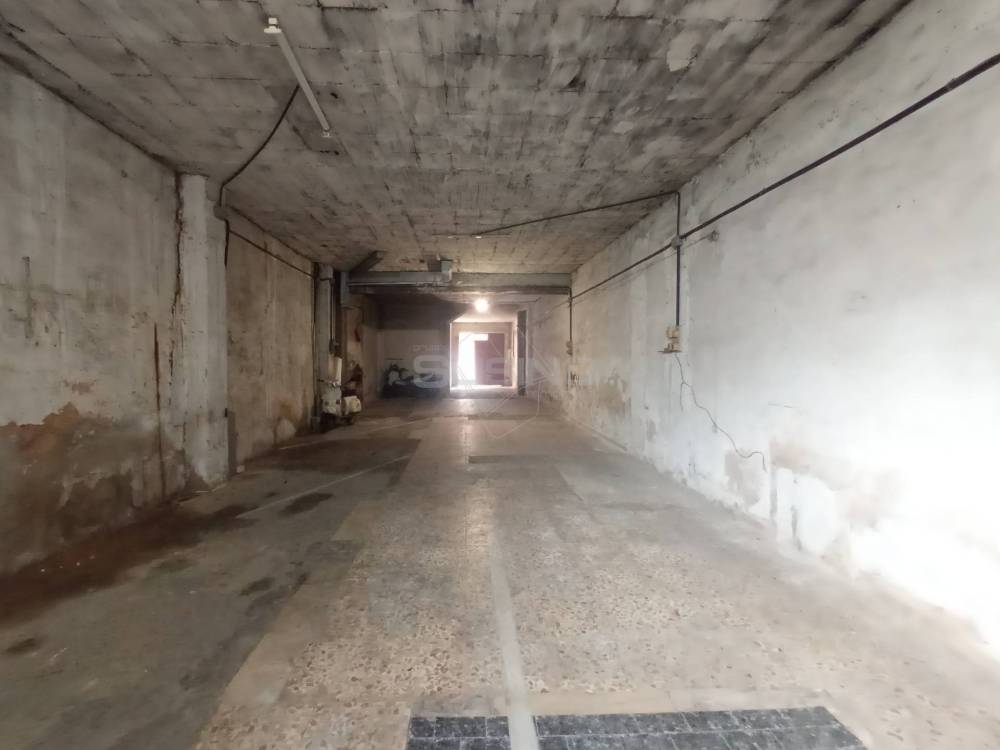 locale di sgombero in vendita a Floridia