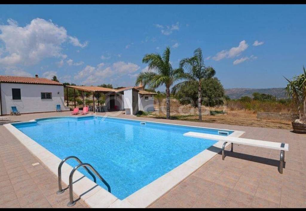 casa indipendente in vendita a Floridia