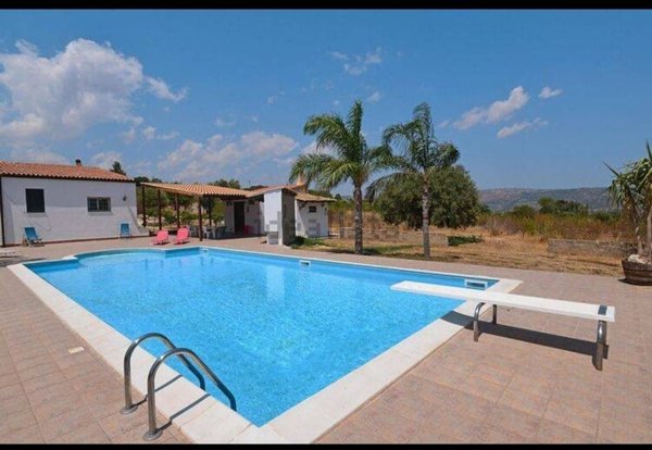 casa indipendente in vendita a Floridia