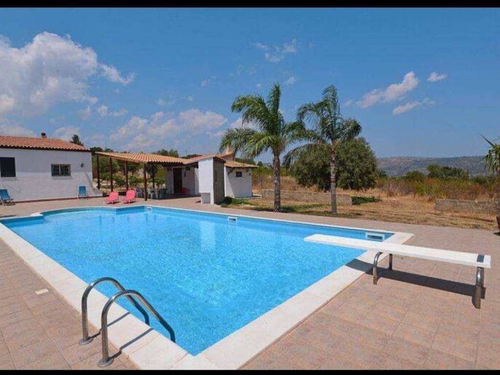 casa indipendente in vendita a Floridia