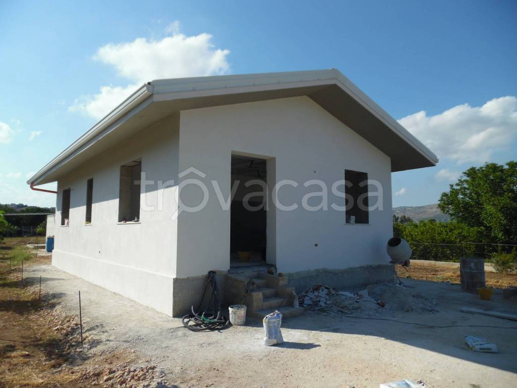 casa indipendente in vendita a Floridia