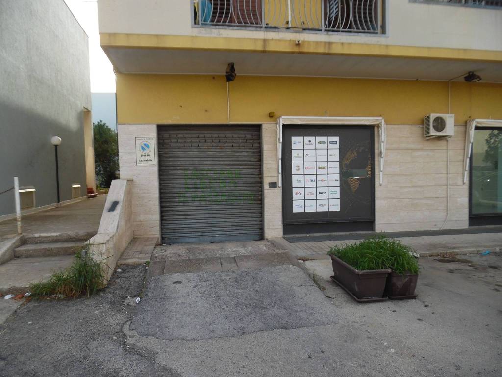 locale di sgombero in vendita a Floridia
