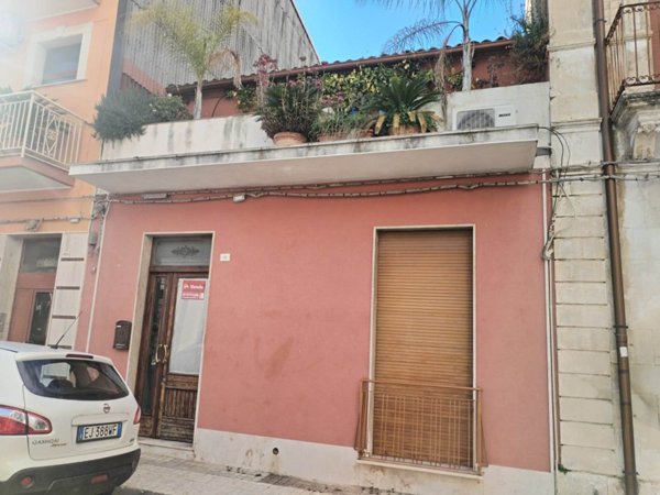 casa indipendente in vendita a Floridia