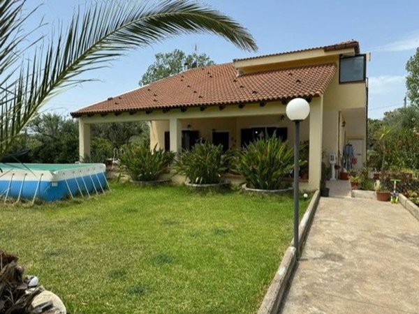 casa indipendente in vendita a Floridia