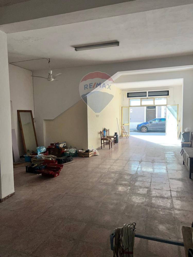 locale commerciale in vendita a Floridia