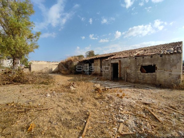casa indipendente in vendita a Floridia