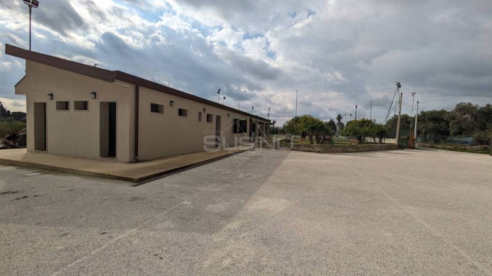 negozio in vendita a Floridia