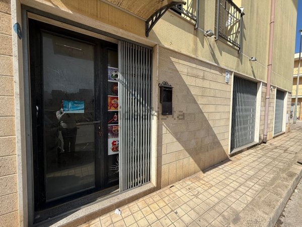 locale commerciale in vendita a Floridia