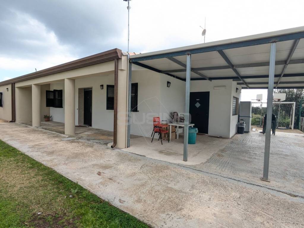 negozio in vendita a Floridia