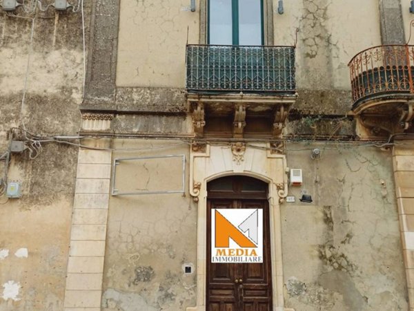 locale commerciale in vendita a Floridia