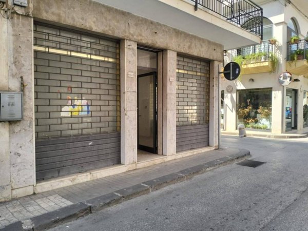 negozio in vendita a Floridia