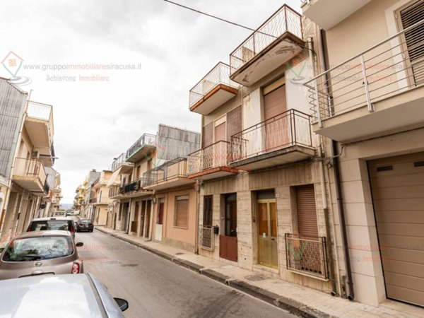 casa indipendente in vendita a Floridia