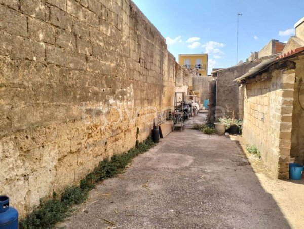 casa indipendente in vendita a Floridia