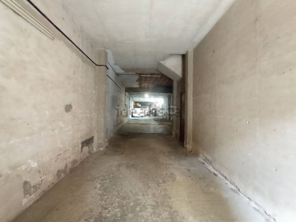 locale di sgombero in vendita a Floridia