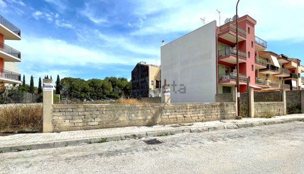 terreno edificabile in vendita a Floridia