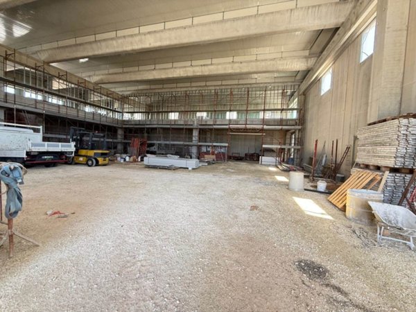 locale commerciale in vendita a Floridia