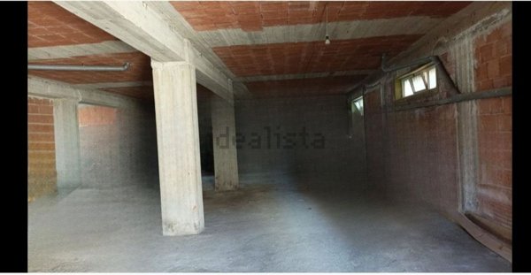 locale di sgombero in vendita a Floridia