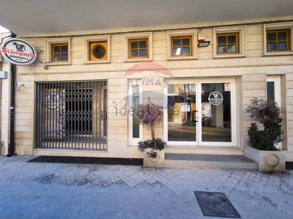 negozio in vendita a Floridia