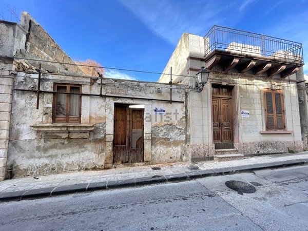 casa indipendente in vendita a Floridia