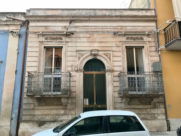 casa indipendente in vendita a Floridia