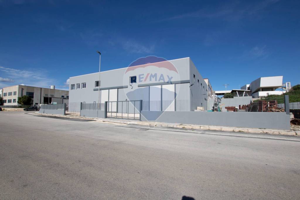 negozio in vendita a Floridia