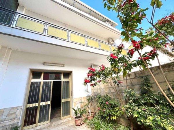 intera palazzina in vendita a Floridia