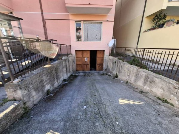 locale di sgombero in vendita a Floridia